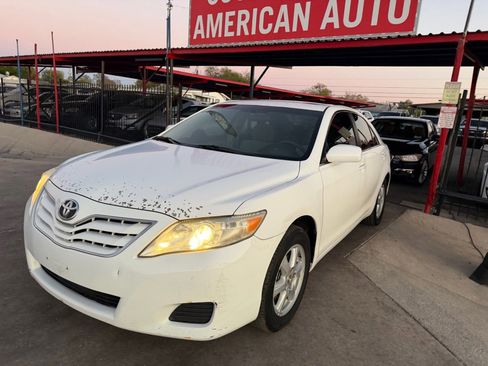 Used 2010 Toyota Camry LE image 2