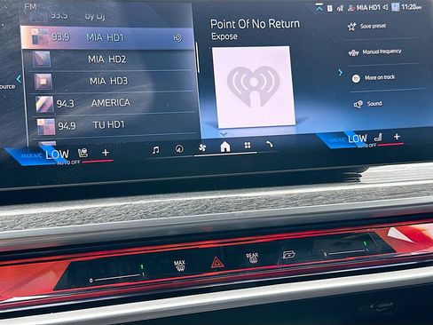 Certified 2025 BMW 740i w/ Premium Package RWD image 15