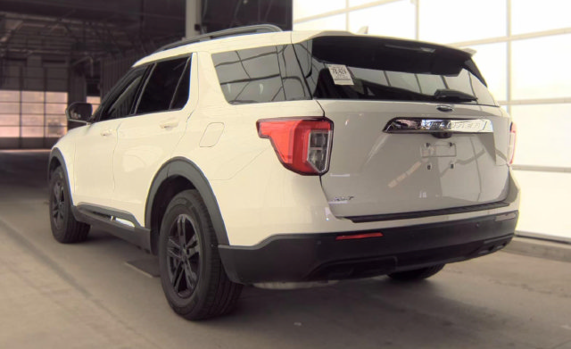 Used 2024 Ford Explorer XLT RWD image 10