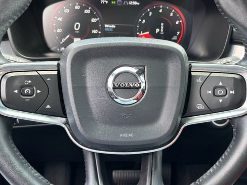 Used 2019 Volvo XC40 T5 Momentum AWD/4WD image 18