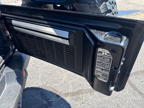 Used 2021 Jeep Wrangler Unlimited Rubicon AWD/4WD image 46
