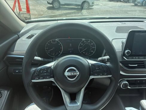 Used 2025 Nissan Altima 2.5 SV FWD image 24