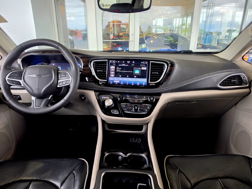 Used 2023 Chrysler Pacifica Limited FWD image 20