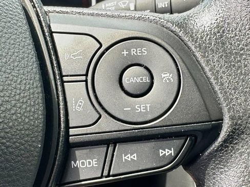 Used 2025 Toyota RAV4 XLE AWD/4WD image 21