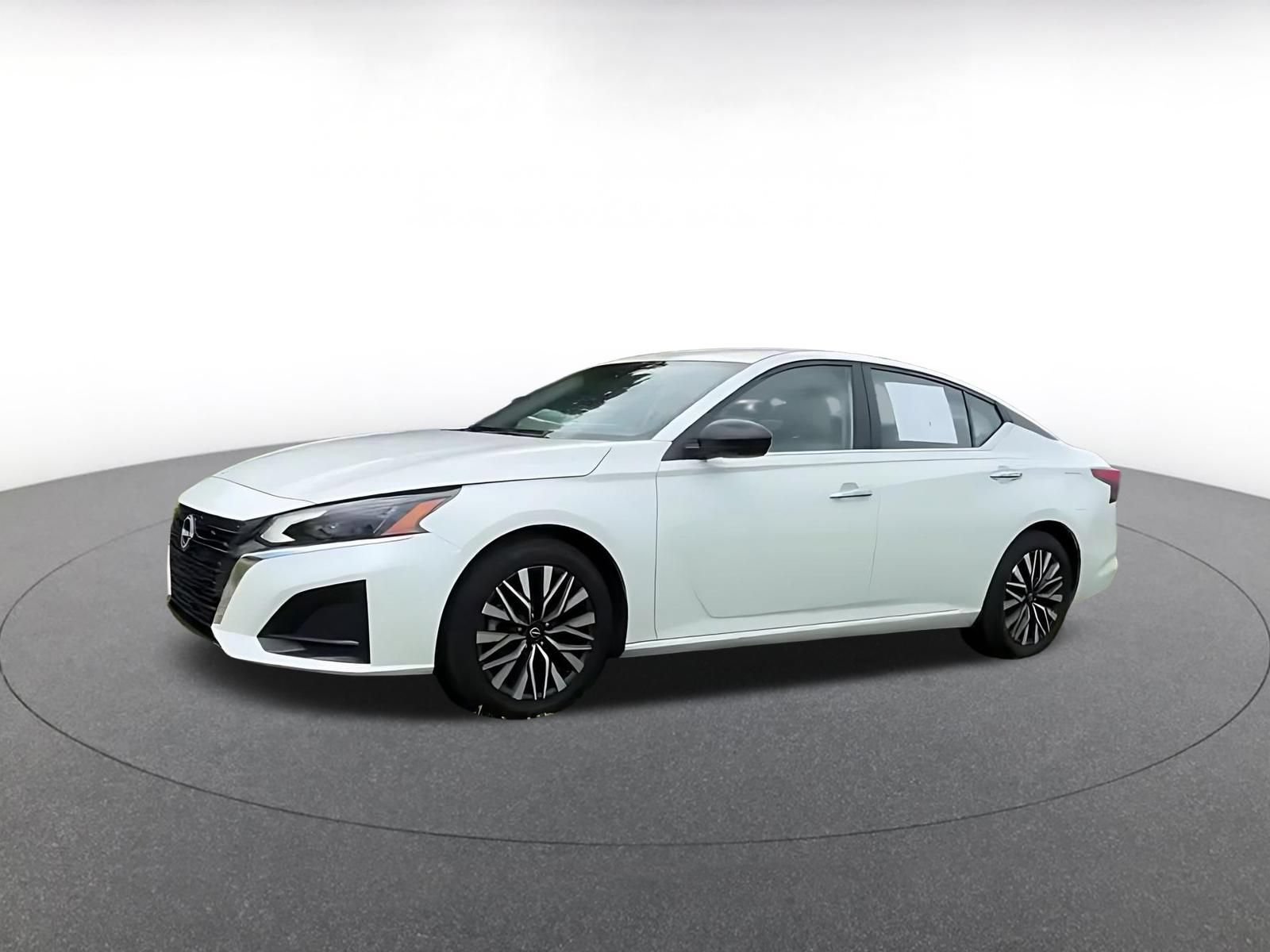 Used 2025 Nissan Altima 2.5 SV FWD image 6