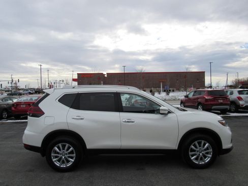 Used 2018 Nissan Rogue SV image 7