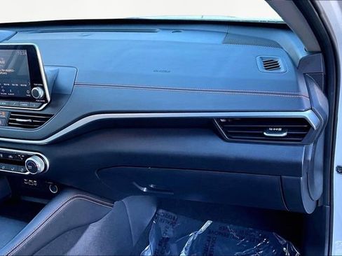 Used 2021 Nissan Altima 2.5 SR w/ SR Premium Package image 18