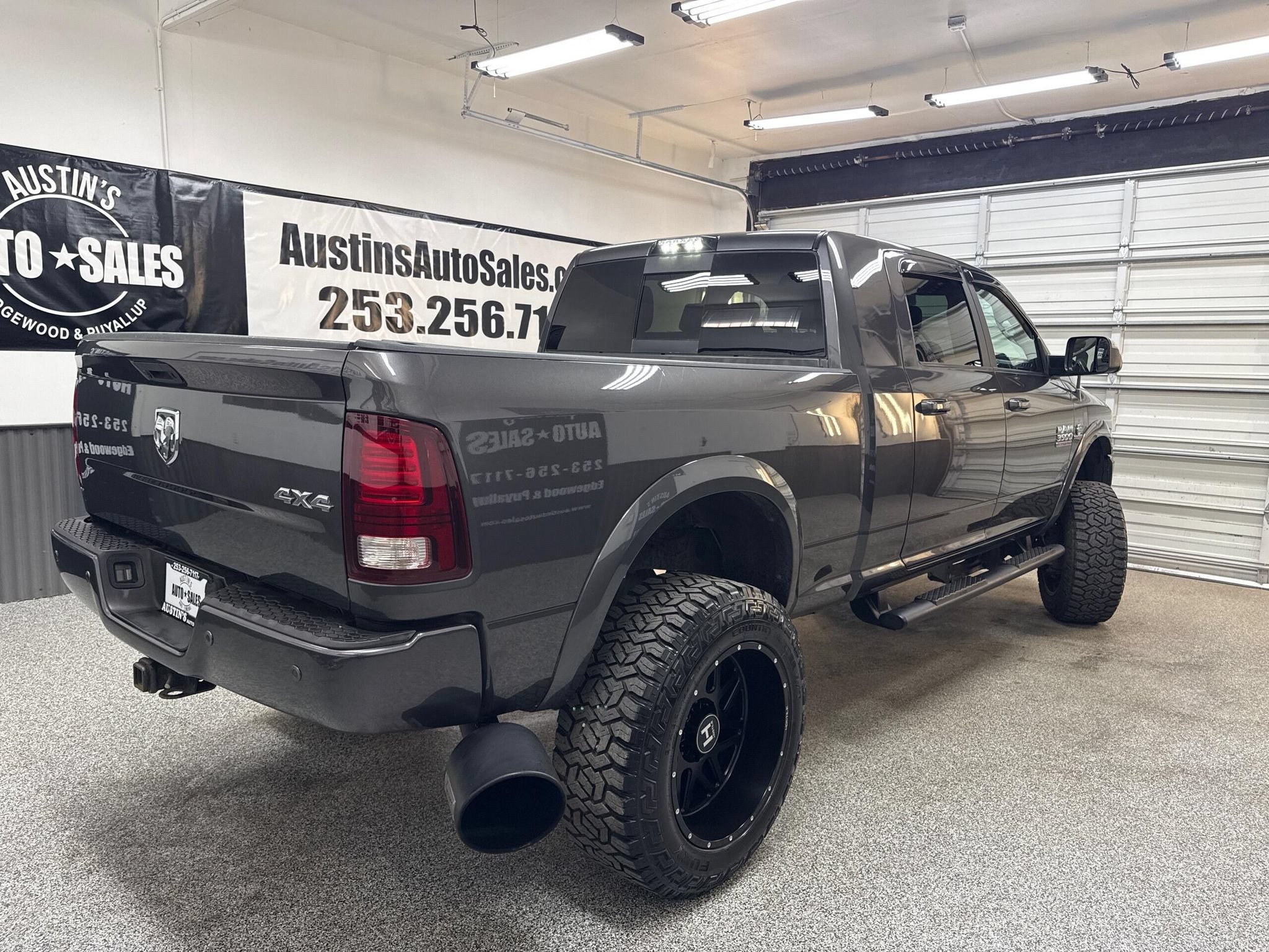 Used 2018 RAM 3500 Laramie w/ Sport Appearance Group AWD/4WD image 3