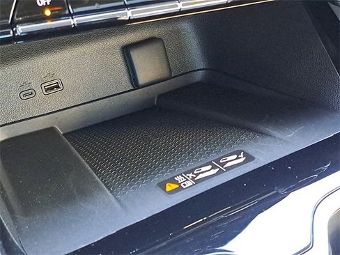 Used 2026 Chevrolet Traverse LT w/ Midnight/Sport Edition image 16