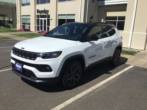 New 2025 Jeep Compass Limited w/ Sun and Sound Group image 3