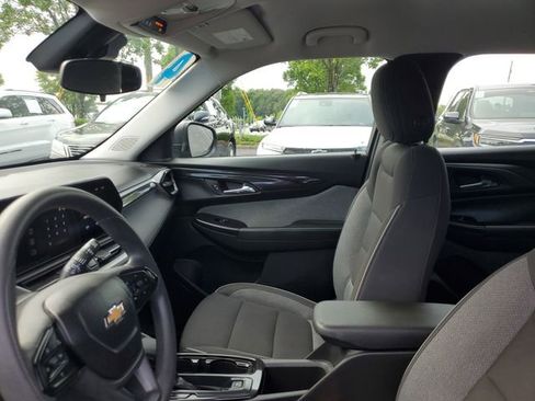 Used 2024 Chevrolet TrailBlazer LS FWD image 17