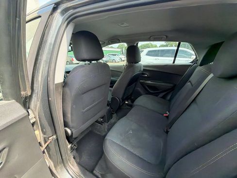Used 2020 Chevrolet Trax LS FWD image 12