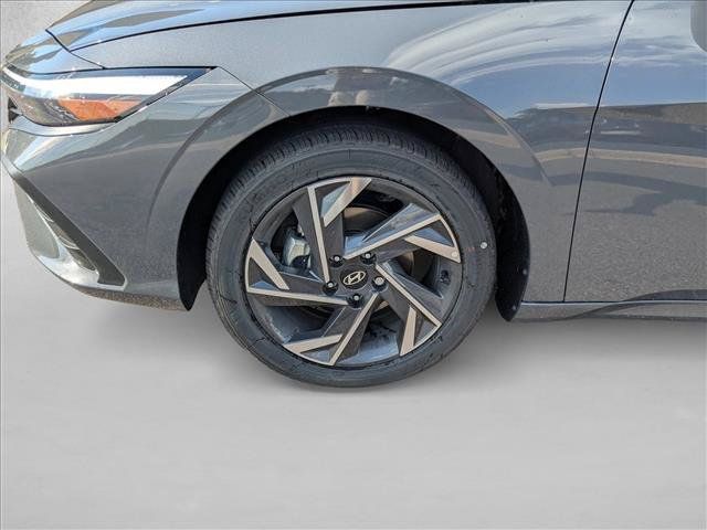 Used 2025 Hyundai Elantra Sport FWD image 10
