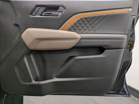 Used 2025 GMC Canyon Denali AWD/4WD image 28