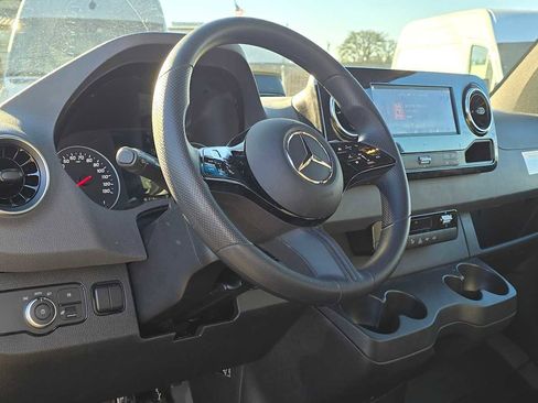 Used 2025 Mercedes-Benz Sprinter 2500 image 23
