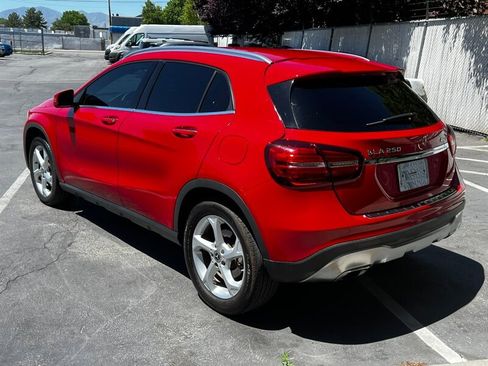 Used 2018 Mercedes-Benz GLA 250 4MATIC w/ Premium Package image 5
