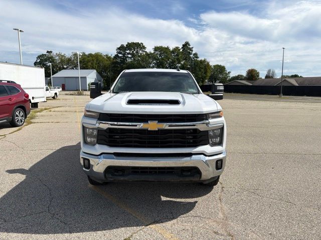 Used 2025 Chevrolet Silverado 2500 LT AWD/4WD image 2