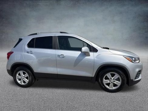 Used 2019 Chevrolet Trax LT w/ LT Convenience Package FWD image 5