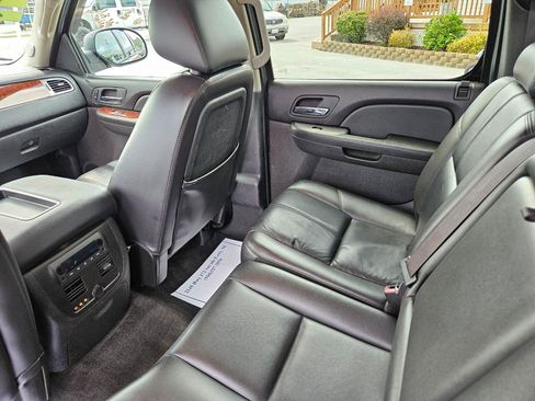 Used 2011 Chevrolet Avalanche LT AWD/4WD image 17