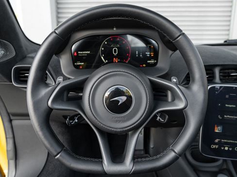 Used 2025 McLaren Artura Spider image 13