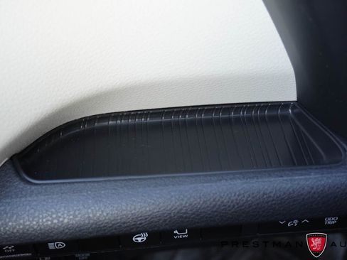 Used 2024 Toyota Sienna Platinum image 31