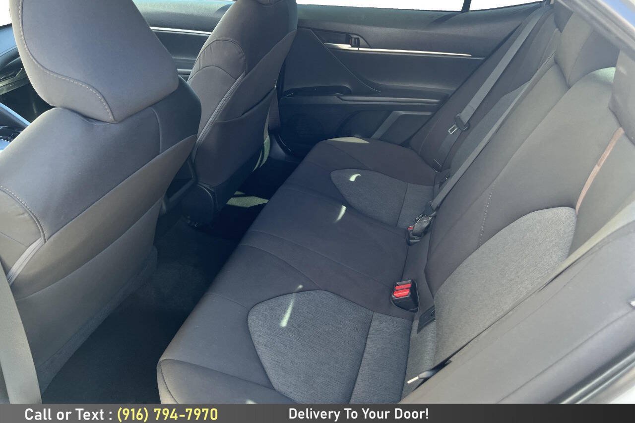 Used 2018 Toyota Camry LE FWD image 14