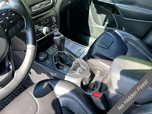 Used 2019 Jeep Cherokee Latitude Plus AWD/4WD image 11