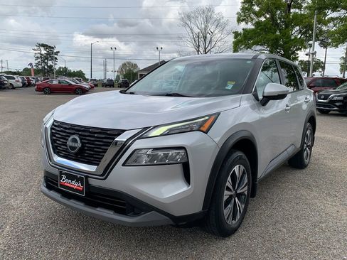 Used 2022 Nissan Rogue SV image 4