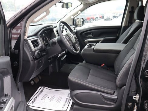 Used 2019 Nissan Titan SV AWD/4WD image 5