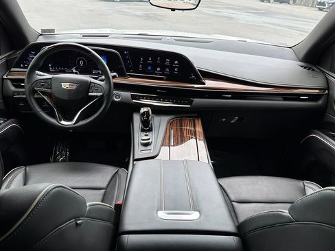 Certified 2024 Cadillac Escalade Premium Luxury AWD/4WD image 13