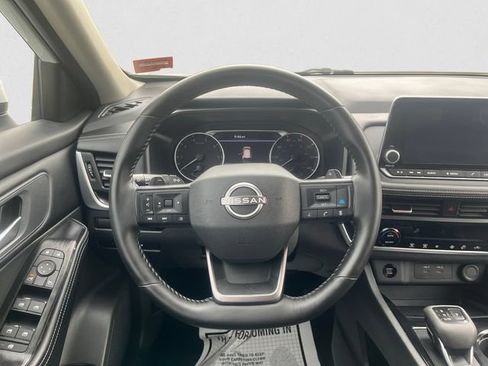 Used 2025 Nissan Rogue SV AWD/4WD image 12