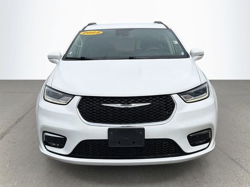 Used 2022 Chrysler Pacifica Touring-L FWD image 9