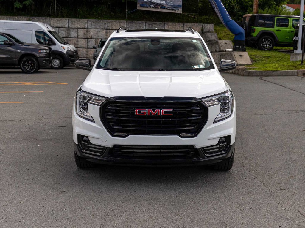 Used 2024 GMC Terrain SLT w/ Elevation Edition AWD/4WD image 2