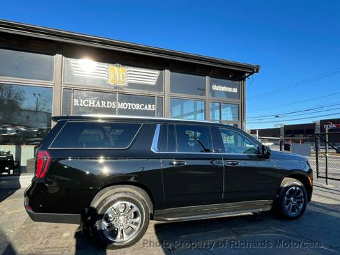 Used 2026 Chevrolet Suburban LT image 3