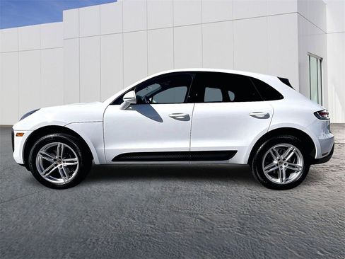 Certified 2025 Porsche Macan image 2