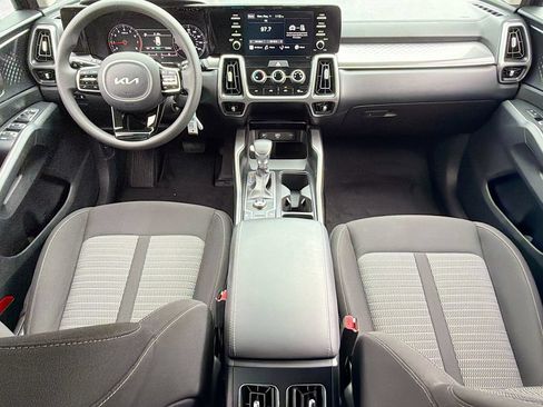 Used 2023 Kia Sorento LX FWD image 33