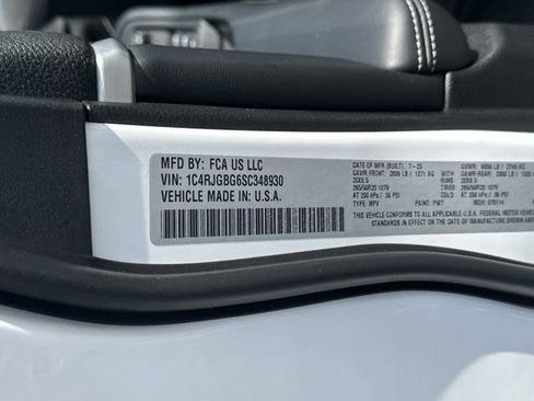 Certified 2025 Jeep Grand Cherokee Limited w/ Luxury Tech Group II image 36