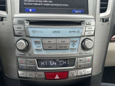 Used 2011 Subaru Outback 2.5i Limited image 22