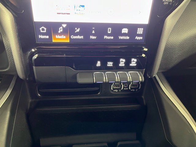 Used 2023 RAM 1500 Big Horn AWD/4WD image 32