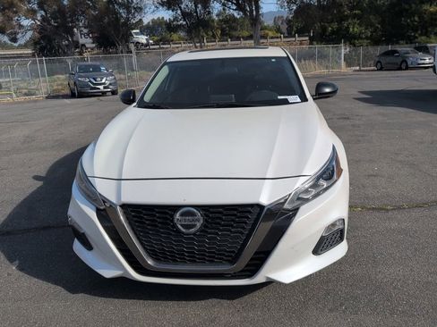 Used 2019 Nissan Altima 2.5 SR w/ SR Premium Package image 2