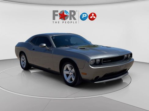 Used 2012 Dodge Challenger SXT image 7