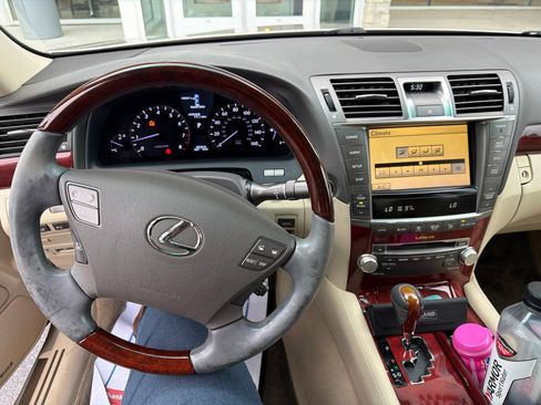 Used 2011 Lexus LS 460 w/ Comfort Pkg RWD image 4
