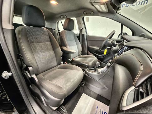 Used 2020 Chevrolet Trax LS AWD/4WD image 24
