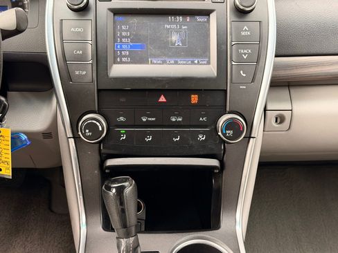 Used 2015 Toyota Camry LE FWD image 19