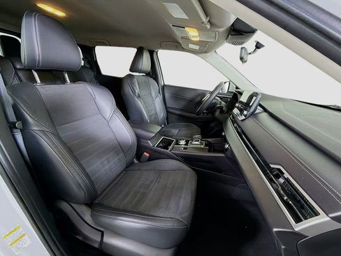 Used 2023 Mitsubishi Outlander SE image 32