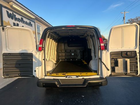 Used 2021 Chevrolet Express 2500 w/ Driver Convenience Package image 27