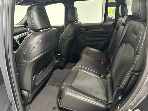 New 2025 Jeep Grand Cherokee Altitude image 6