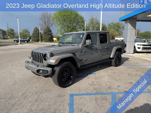 Used 2023 Jeep Gladiator Overland AWD/4WD image 3