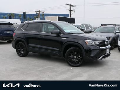 Used 2023 Volkswagen Taos SE w/ Panoramic Sunroof Package