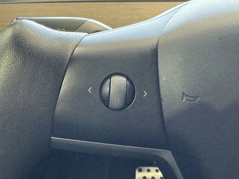 Used 2021 Tesla Model Y Long Range image 22